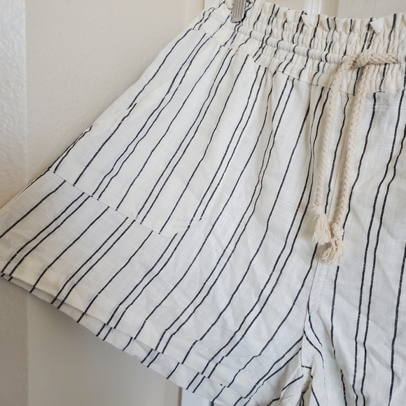Loose Fit Linen Stripe Shorts Size L - Picture 3 of 9